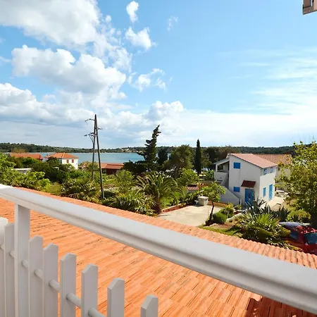 Katarina Apartamento Veli Rat