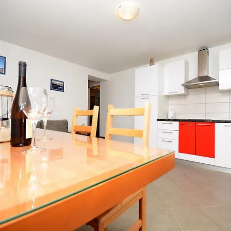 Katarina Apartamento Veli Rat