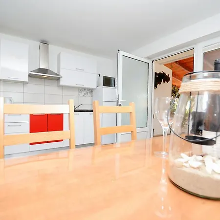 Katarina Apartamento Veli Rat