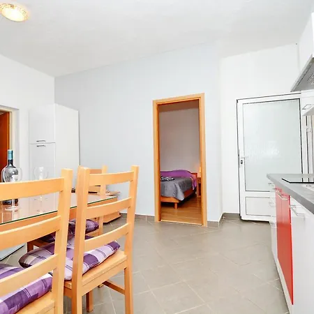 Katarina Apartamento Veli Rat