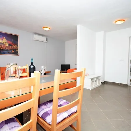 Katarina Apartman Veli Rat