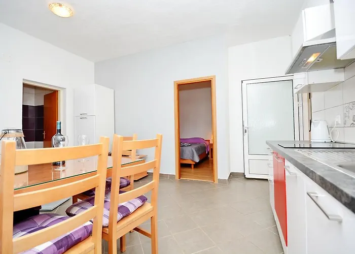Katarina Apartman Veli Rat